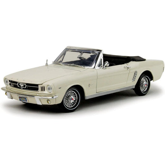 MotorMax 1:18 1964 1/2 Ford Mustang Convertible Cream